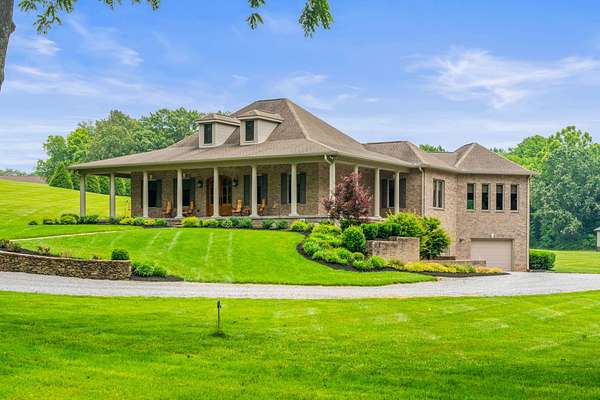 12 Acres of Land with Home for Sale in Springfield, Tennessee