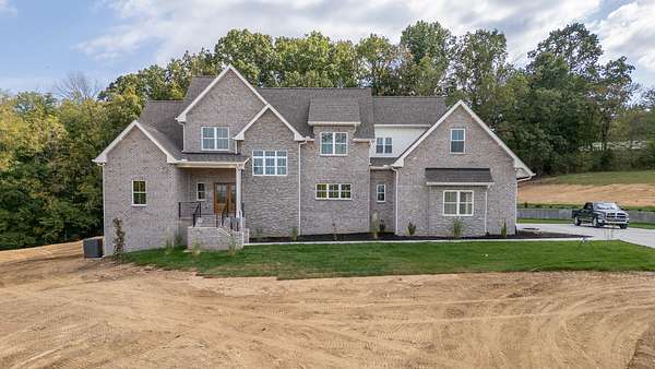 6.12 Acres of Residential Land with Home for Sale in Greenbrier, Tennessee