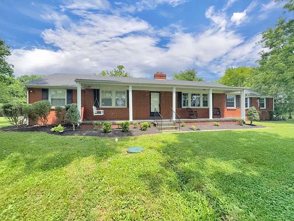 4.6 Acres of Residential Land with Home for Sale in Hartsville, Tennessee