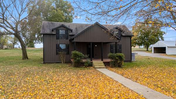 3 Acres of Residential Land with Home for Sale in Taft, Tennessee