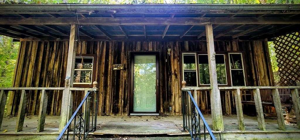 6 Acres of Residential Land with Home for Sale in Gainesboro, Tennessee