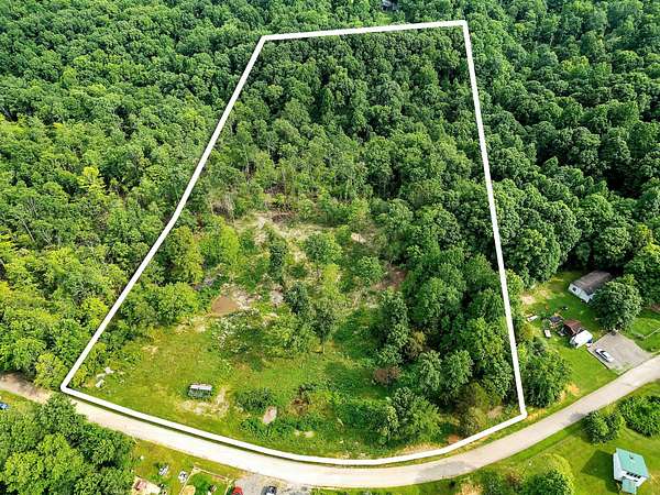 6.55 Acres of Land for Sale in Charlotte, Tennessee