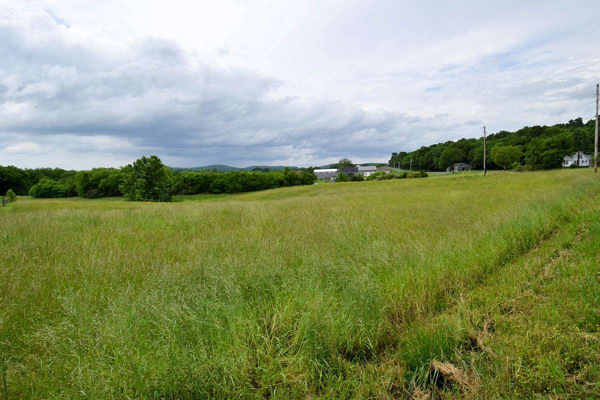 7.12 Acres of Agricultural Land for Sale in Hartsville, Tennessee