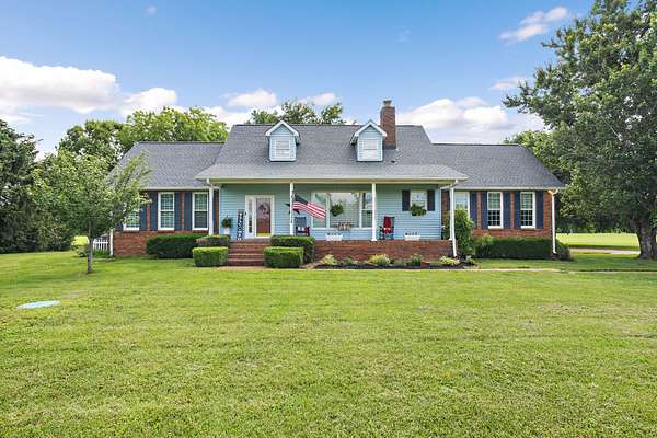 6.64 Acres of Residential Land with Home for Sale in Gallatin, Tennessee