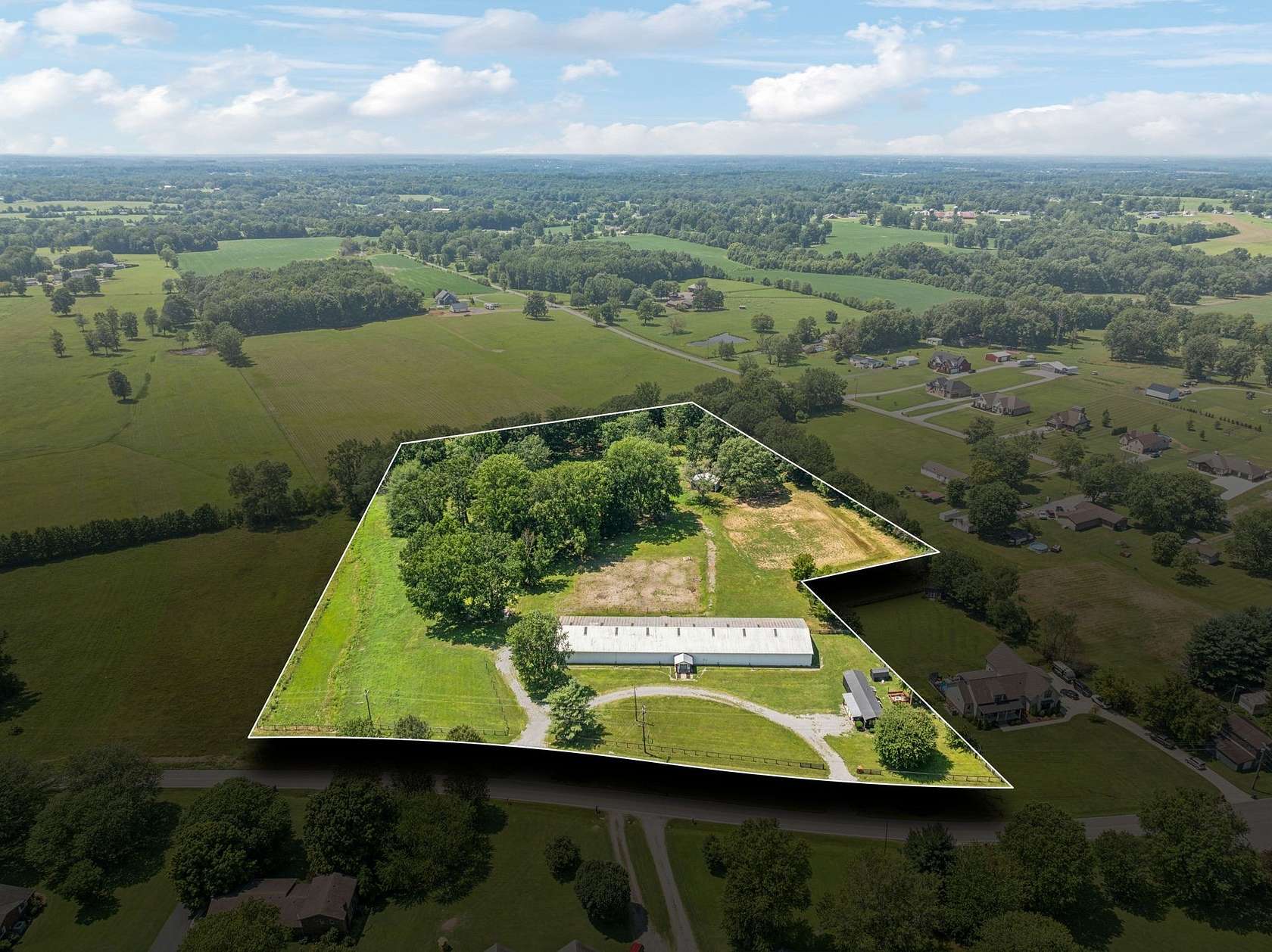 8 Acres of Land with Home for Sale in Cottontown, Tennessee