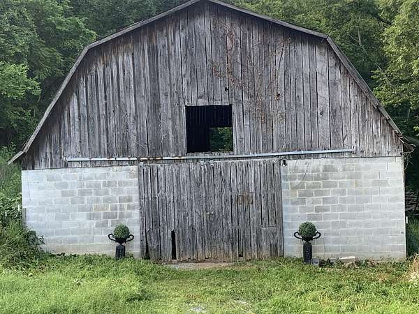 20.8 Acres of Recreational Land for Sale in Cottontown, Tennessee