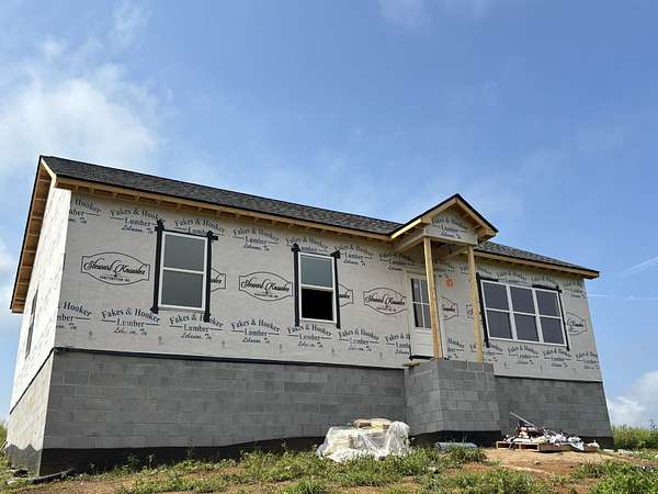 1.67 Acres of Residential Land with Home for Sale in Lebanon, Tennessee