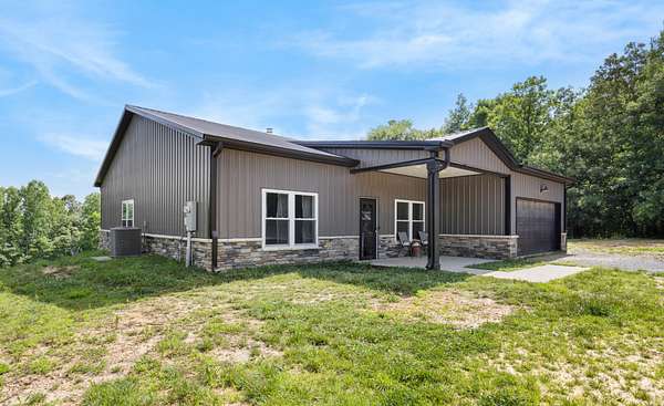 16.7 Acres of Land with Home for Sale in Indian Mound, Tennessee