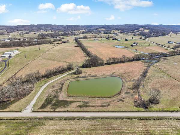 8 Acres of Agricultural Land for Sale in Columbia, Tennessee