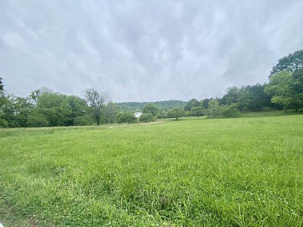 5 Acres of Residential Land with Home for Sale in Hartsville, Tennessee