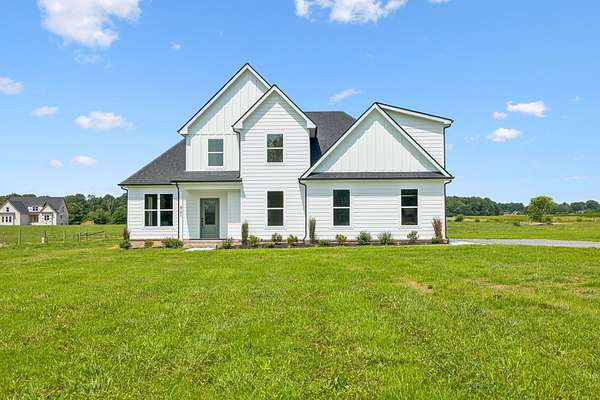 5 Acres of Residential Land with Home for Sale in Woodbury, Tennessee