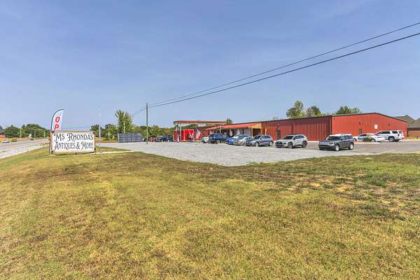 3.12 Acres of Improved Commercial Land for Sale in Greenbrier, Tennessee