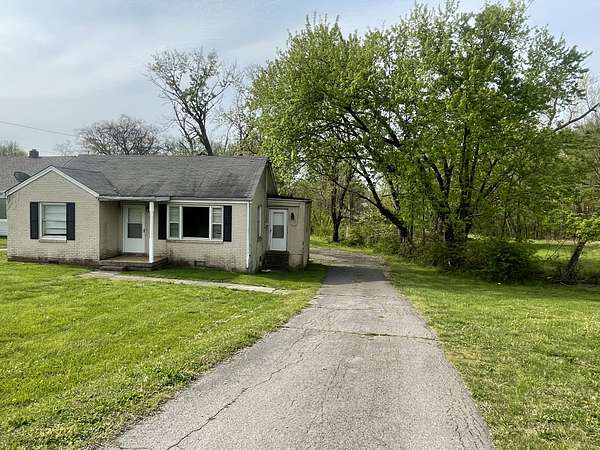 2.3 Acres of Improved Commercial Land for Sale in Springfield, Tennessee