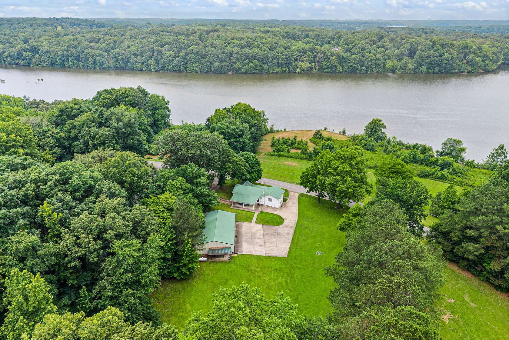 120 Acres of Recreational Land with Home for Sale in Dover, Tennessee