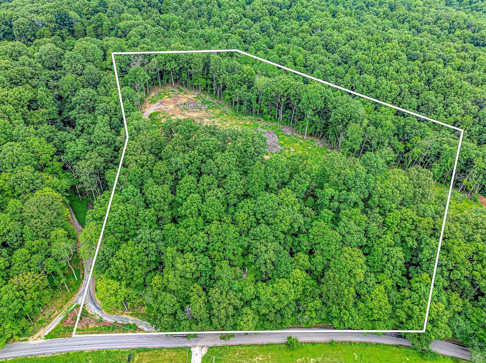 6 Acres of Residential Land for Sale in Dickson, Tennessee