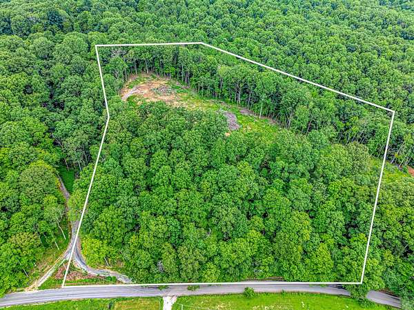 6 Acres of Residential Land for Sale in Dickson, Tennessee