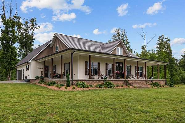 104 Acres of Land with Home for Sale in McEwen, Tennessee