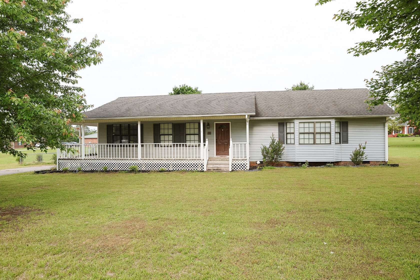 2 Acres of Residential Land with Home for Sale in Lawrenceburg, Tennessee