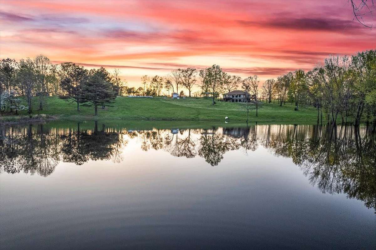 27 Acres of Recreational Land with Home for Sale in Lawrenceburg, Tennessee