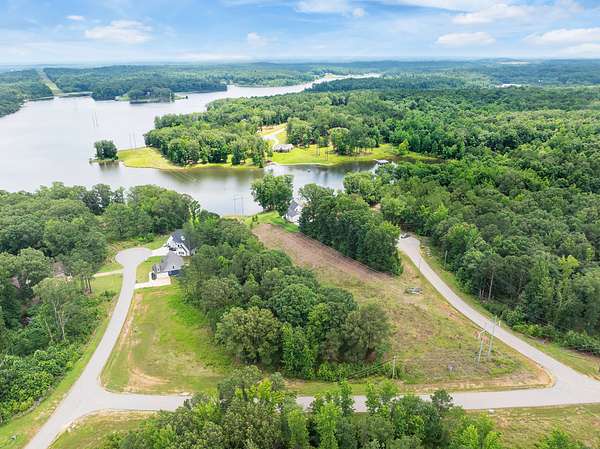 1 Acre of Residential Land for Sale in Huntingdon, Tennessee