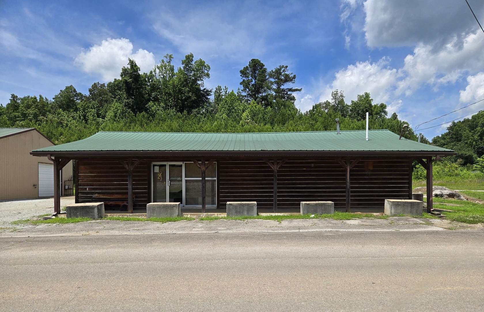 2 Acres of Improved Commercial Land for Sale in Waverly, Tennessee