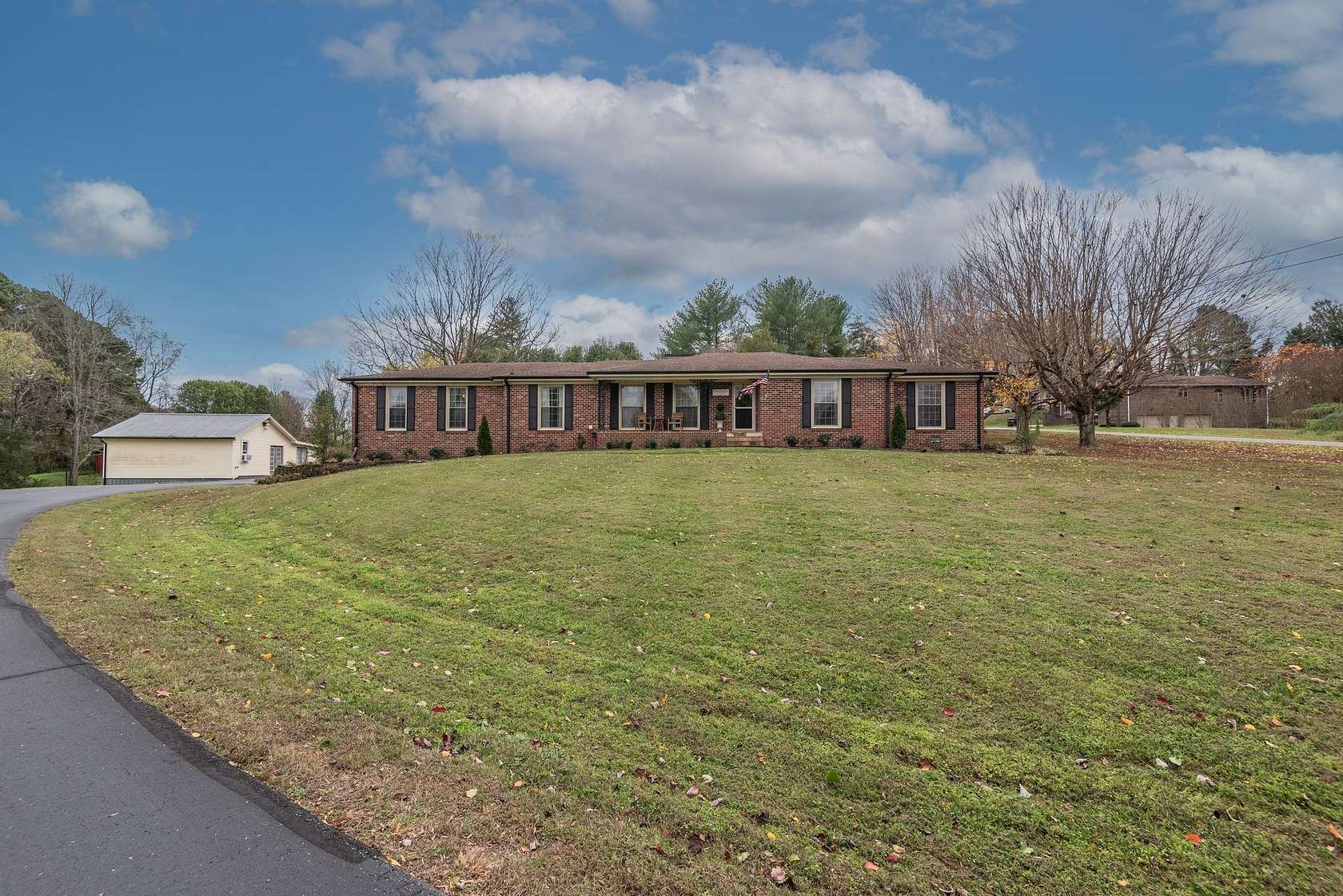 2.3 Acres of Residential Land with Home for Sale in Carthage, Tennessee