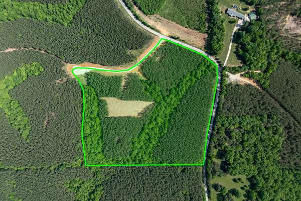 16 Acres of Land for Sale in Hohenwald, Tennessee