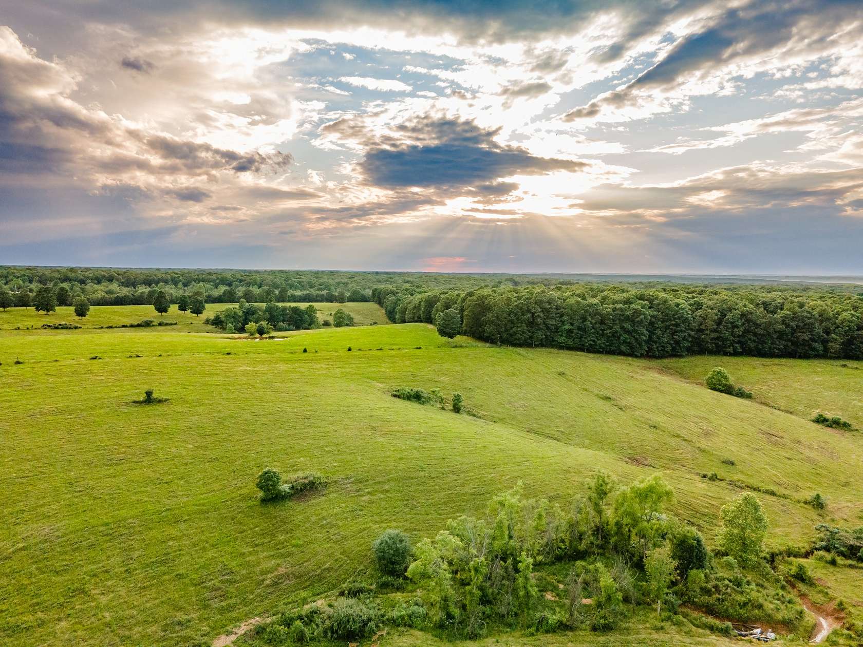 194 Acres of Recreational Land & Farm for Sale in Lawrenceburg, Tennessee