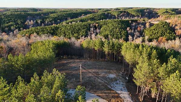 7 Acres of Residential Land for Sale in Linden, Tennessee