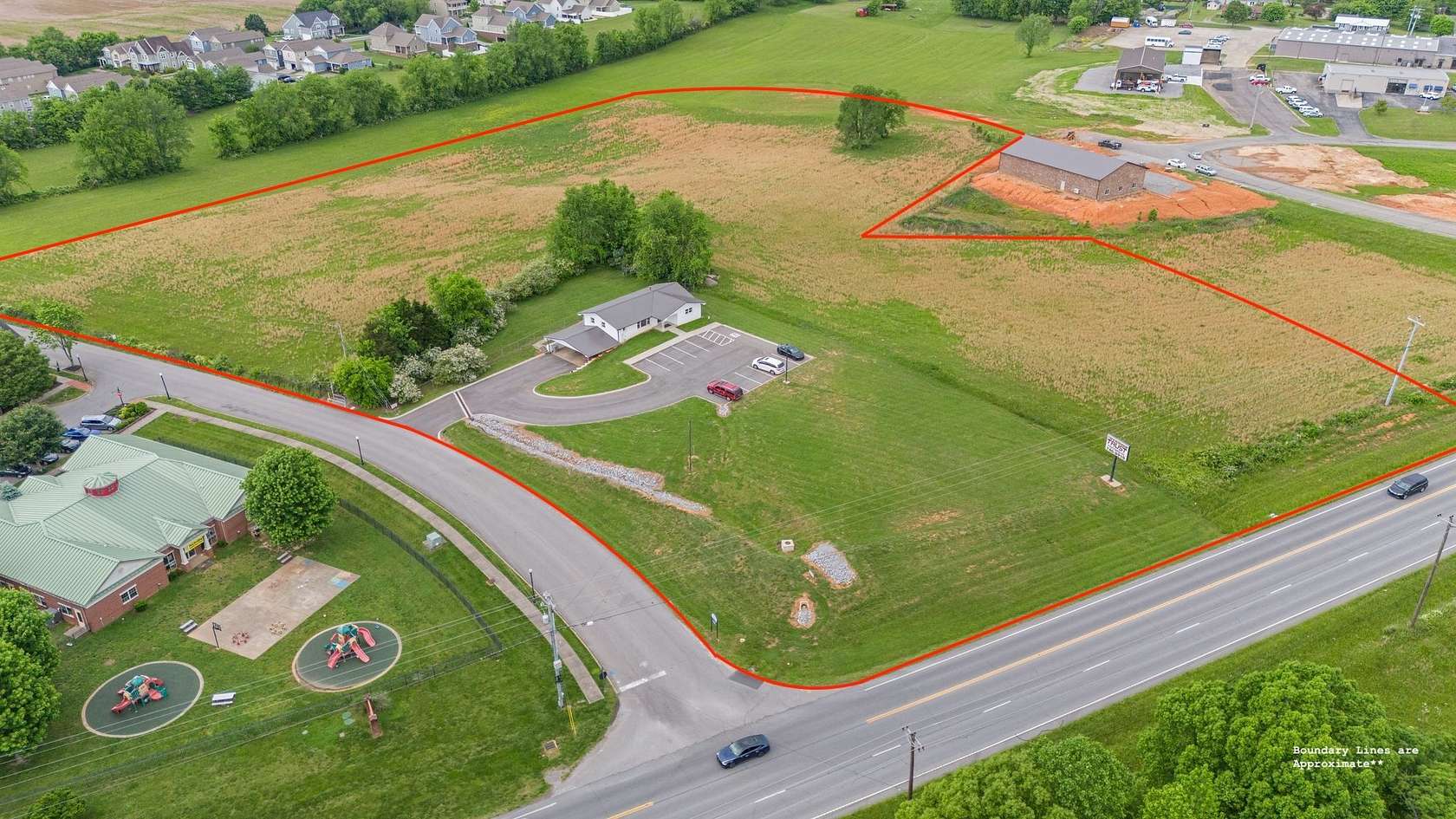 9 Acres of Improved Commercial Land for Sale in Pleasant View, Tennessee