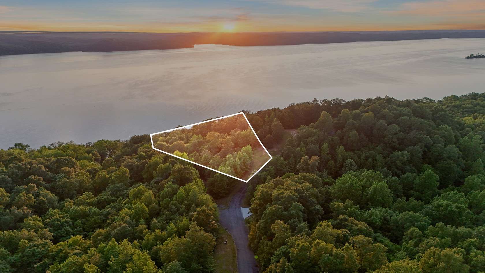 1.53 Acres of Residential Land for Sale in Waverly, Tennessee