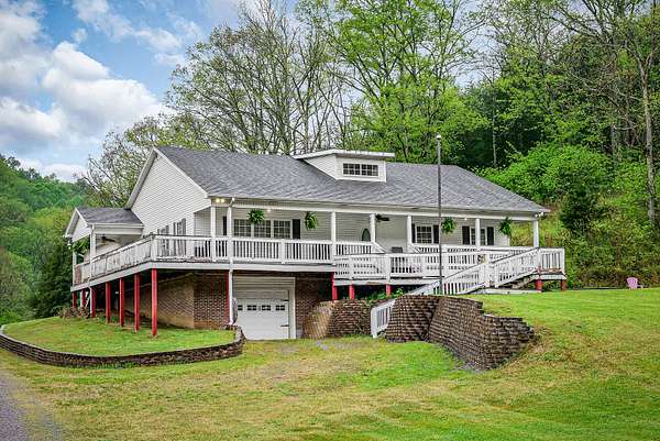 254 Acres of Land with Home for Sale in Liberty, Tennessee