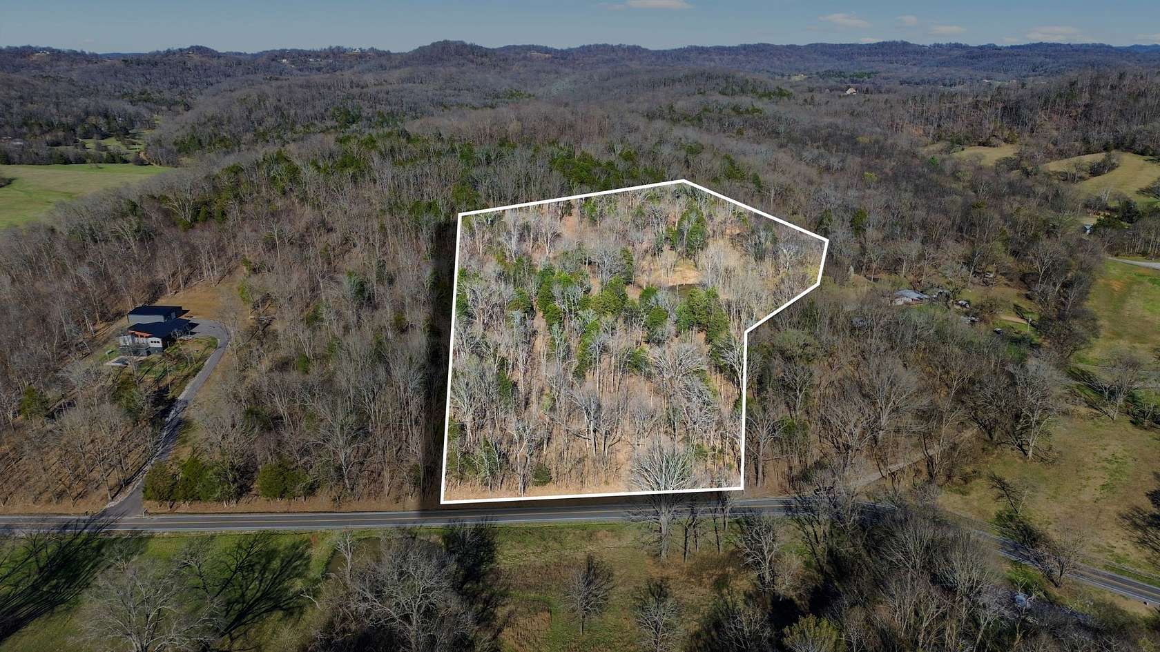 5.33 Acres of Residential Land for Sale in Bethpage, Tennessee