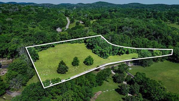 5 Acres of Residential Land for Sale in Arrington, Tennessee