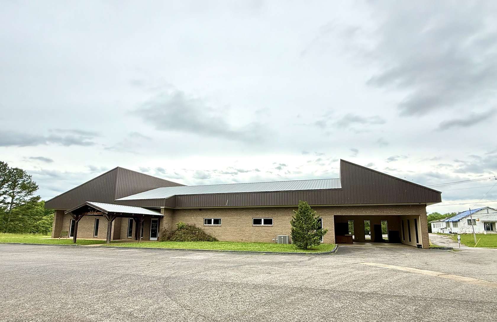 3 Acres of Improved Commercial Land for Sale in Lawrenceburg, Tennessee