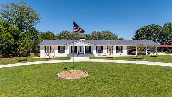 1.62 Acres of Residential Land with Home for Sale in Lawrenceburg, Tennessee