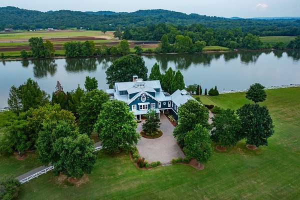38 Acres of Recreational Land with Home for Sale in Nashville, Tennessee