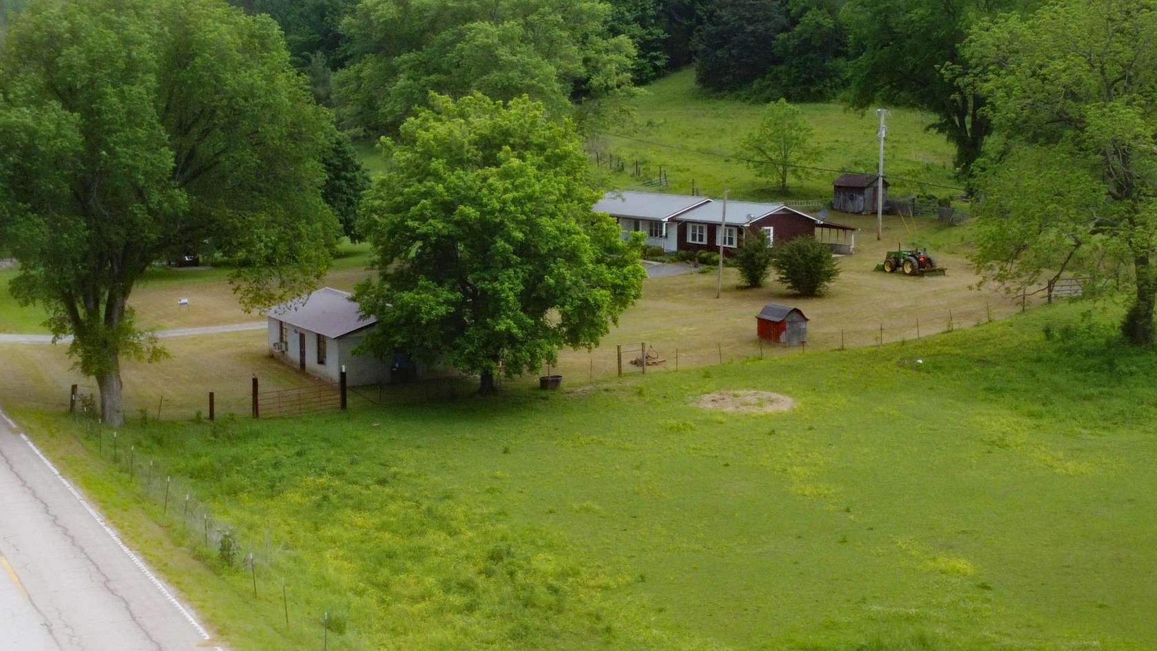 25 Acres of Land with Home for Sale in Sherwood, Tennessee