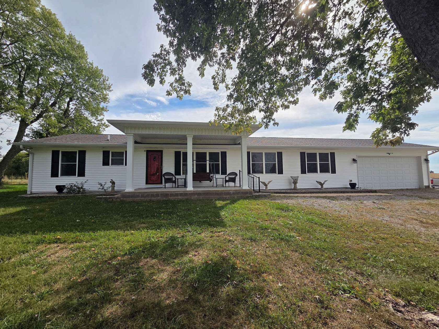 4.87 Acres of Residential Land with Home for Sale in Hopkinsville, Kentucky