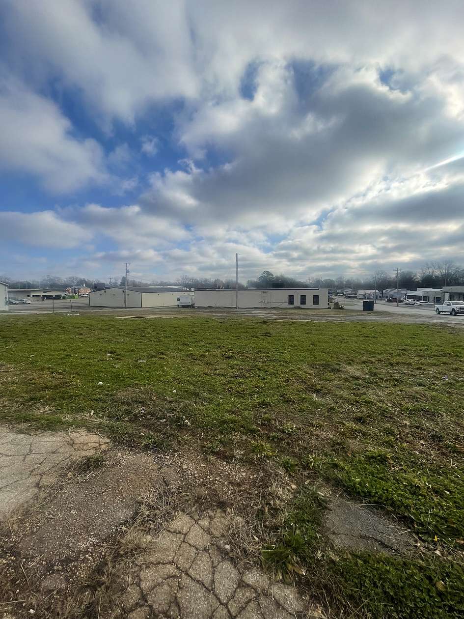 1 Acre of Commercial Land for Sale in Lawrenceburg, Tennessee