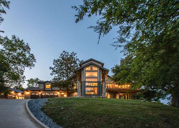 6.4 Acres of Residential Land with Home for Sale in Nashville, Tennessee