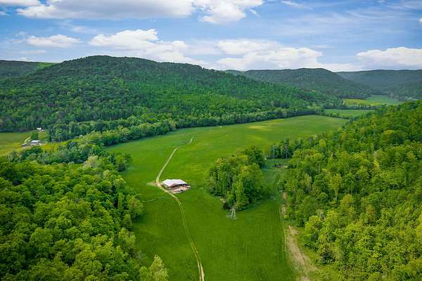 933 Acres of Recreational Land & Farm for Sale in Pall Mall, Tennessee
