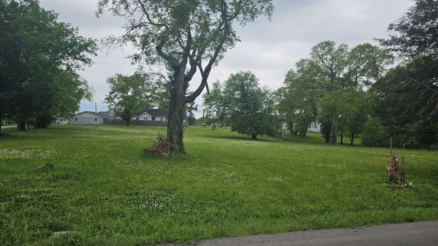1.5 Acres of Residential Land for Sale in Hendersonville, Tennessee
