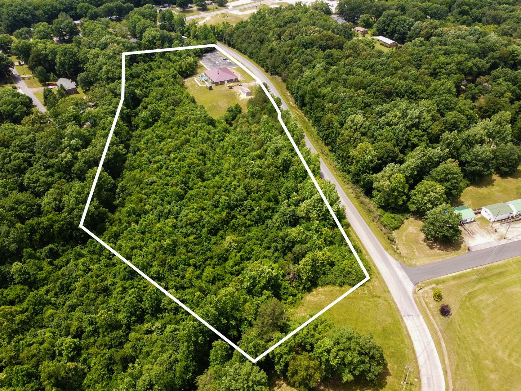 7.35 Acres of Improved Commercial Land for Sale in Centerville, Tennessee