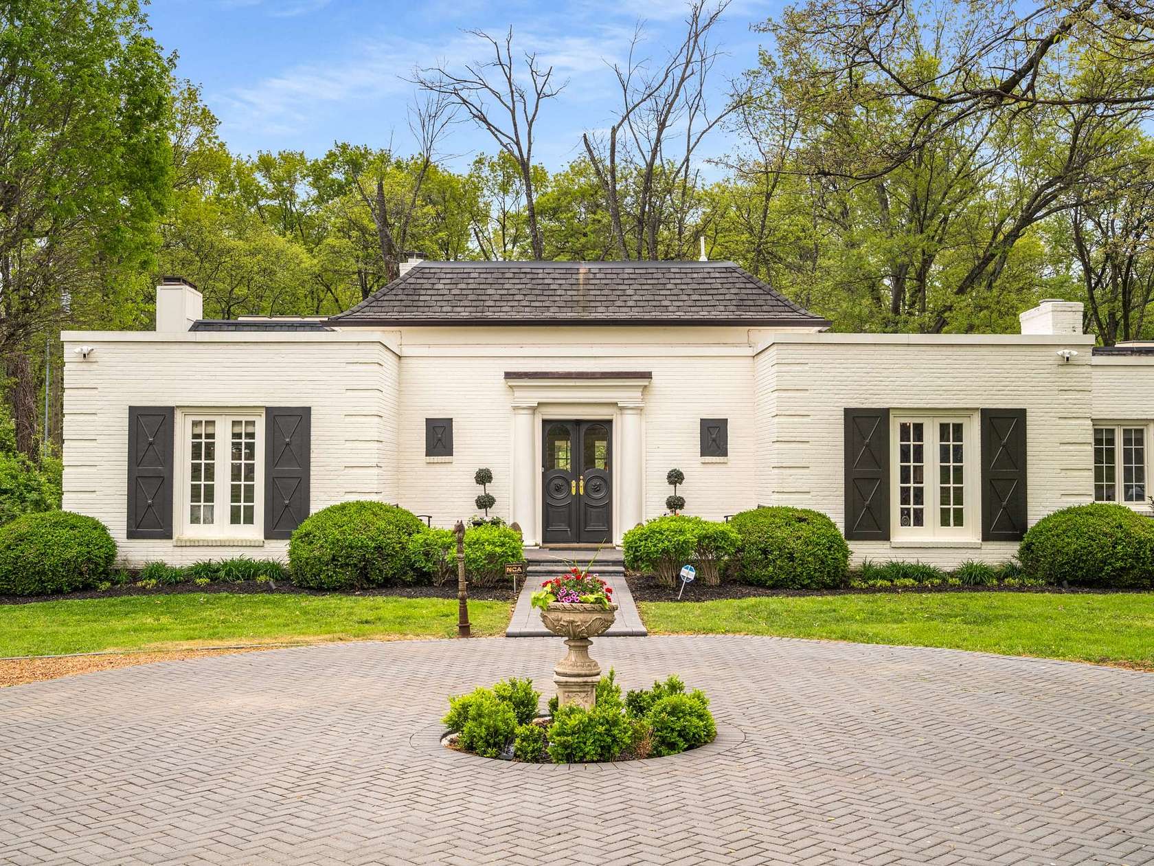 1.52 Acres of Residential Land with Home for Sale in Nashville, Tennessee