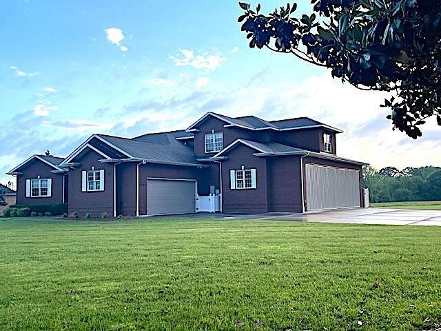 1.53 Acres of Land with Home for Sale in Tullahoma, Tennessee