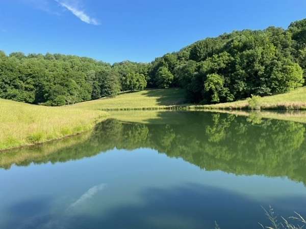 163 Acres of Land with Home for Sale in Mount Pleasant, Tennessee