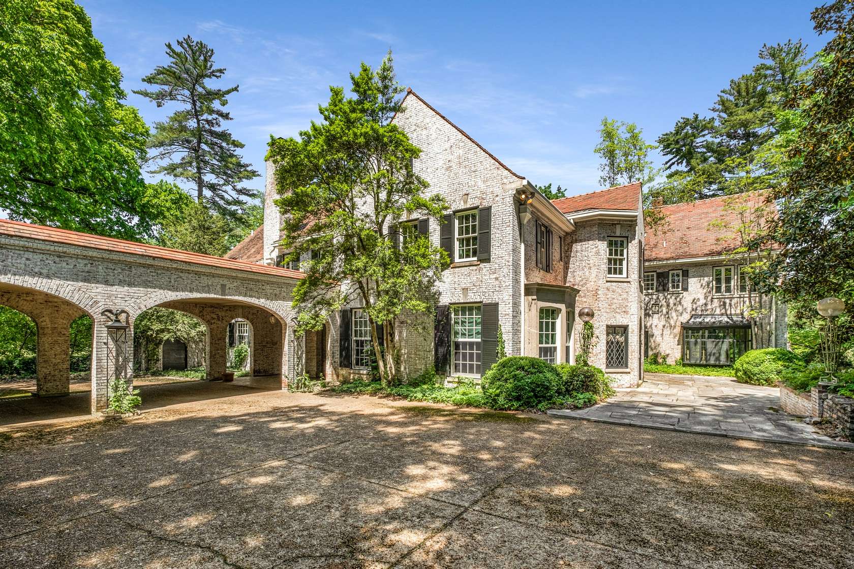 12.8 Acres of Land with Home for Sale in Nashville, Tennessee