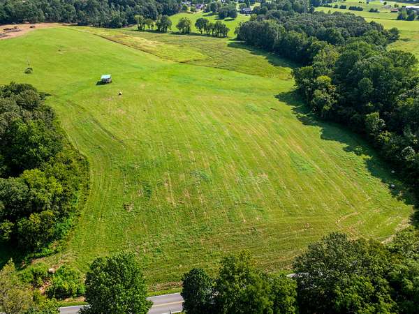 8 Acres of Residential Land for Sale in Springfield, Tennessee