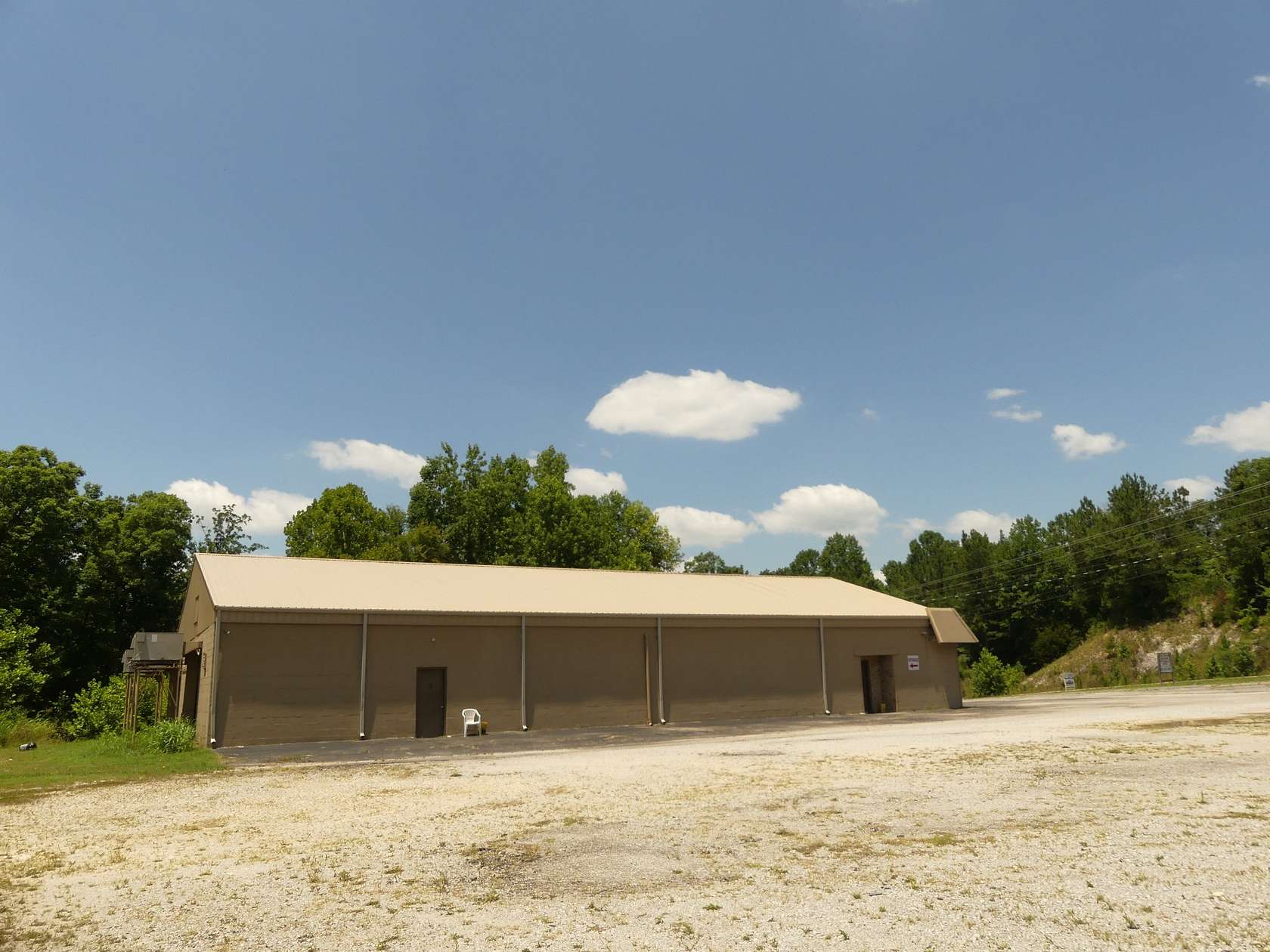 2.69 Acres of Improved Commercial Land for Sale in Parsons, Tennessee